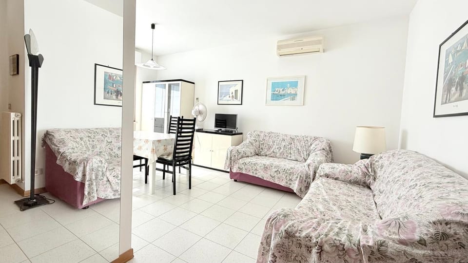 S355 - Sirolo, ampio trilocale con terrazzo e posto auto Apartment in Sirolo