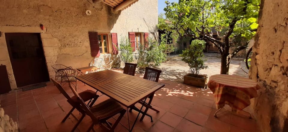 Maison de famille traditionnelle provençale House in Gordes
