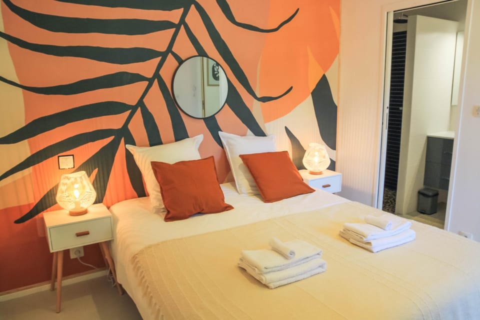 Bed, Bathroom, Photo of the whole room, Bedroom, towels