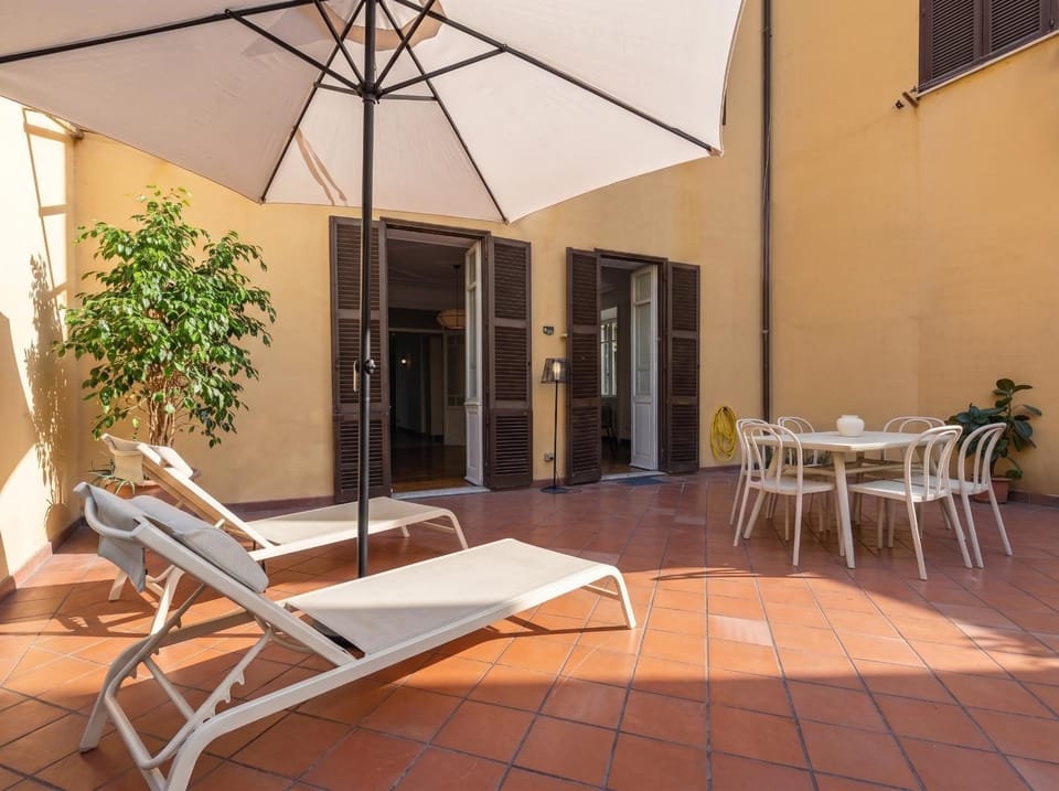 Patio, Balcony/Terrace, sunbed