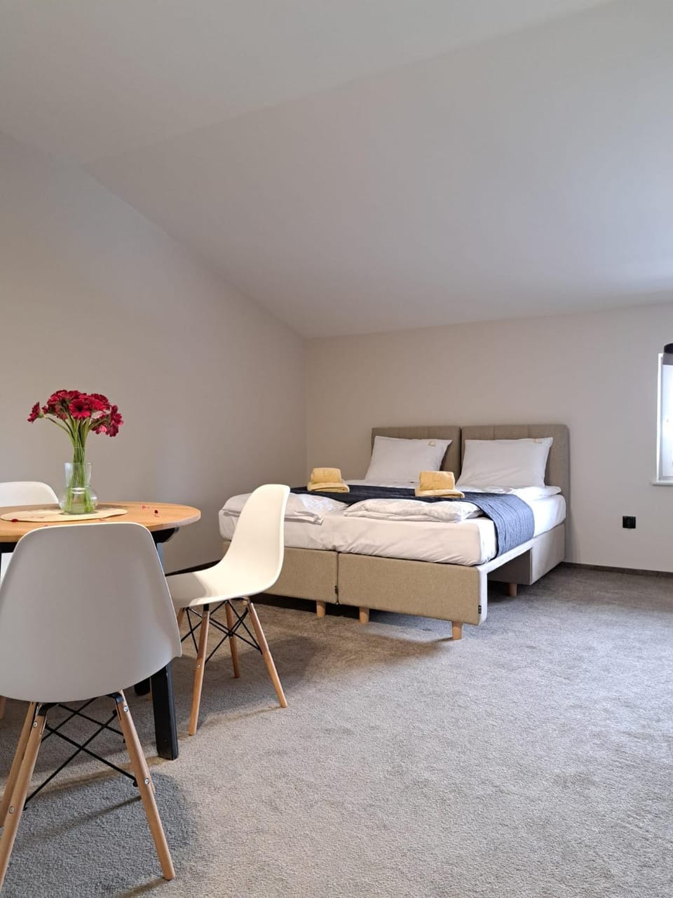 Bed, Photo of the whole room