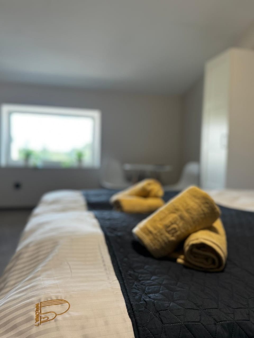 Bedroom, towels