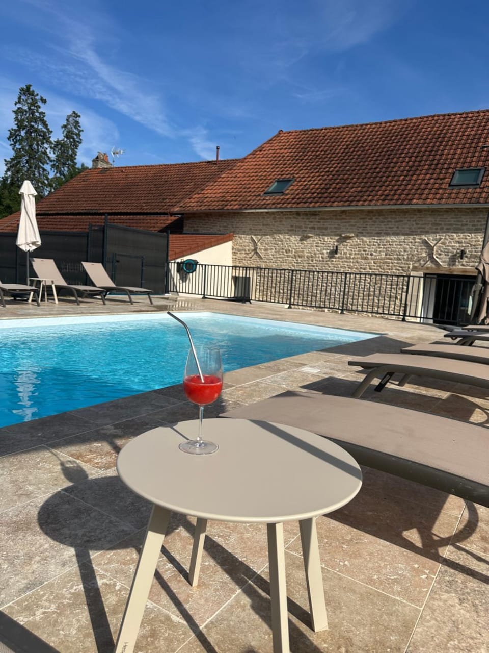 Gîte le clocher roman 14 personnes piscine et spa privatif House in Bourgogne-Franche-Comté