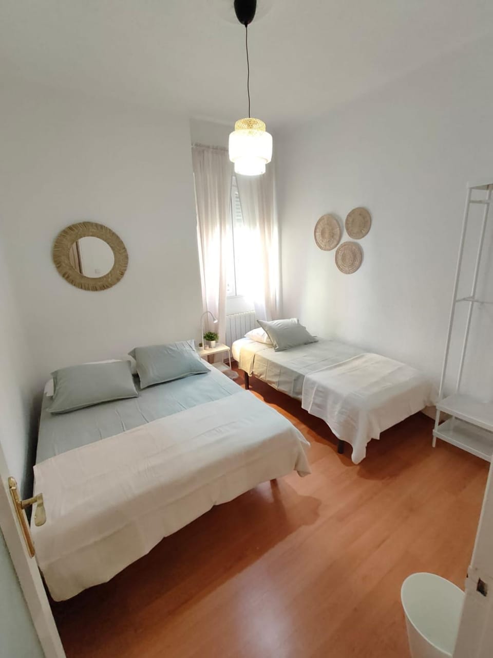 Fernan Gonzalez Street, Private rooms Hostel in Madrid