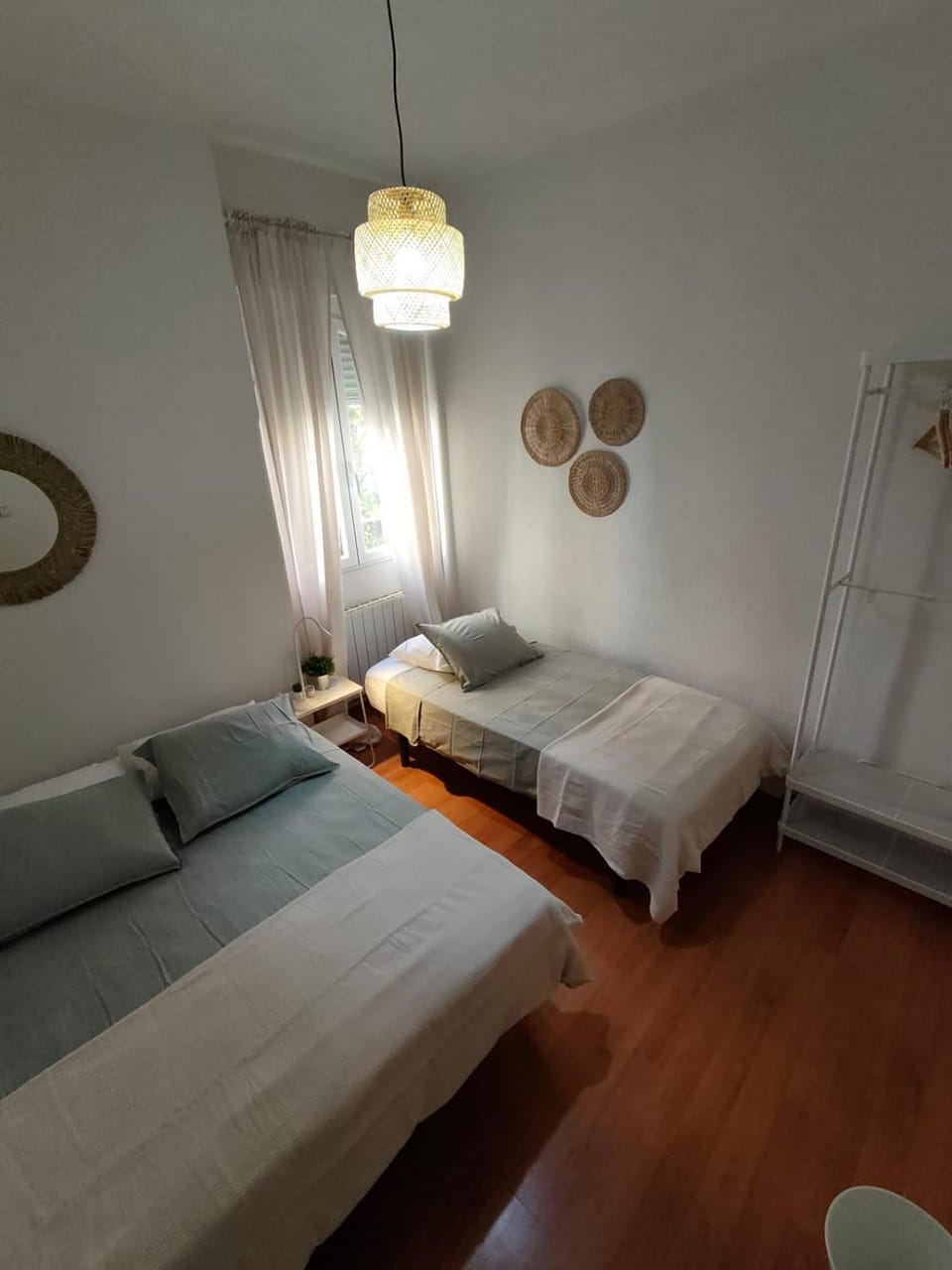 Fernan Gonzalez Street, Private rooms Hostel in Madrid