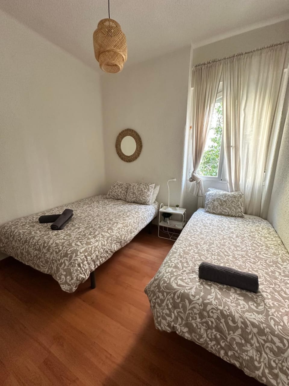 Fernan Gonzalez Street, Private rooms Hostel in Madrid