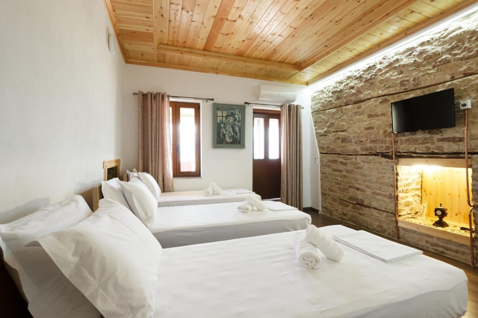 Communal lounge/ TV room, Bed, TV and multimedia, Photo of the whole room, Evening entertainment, Bedroom, towels