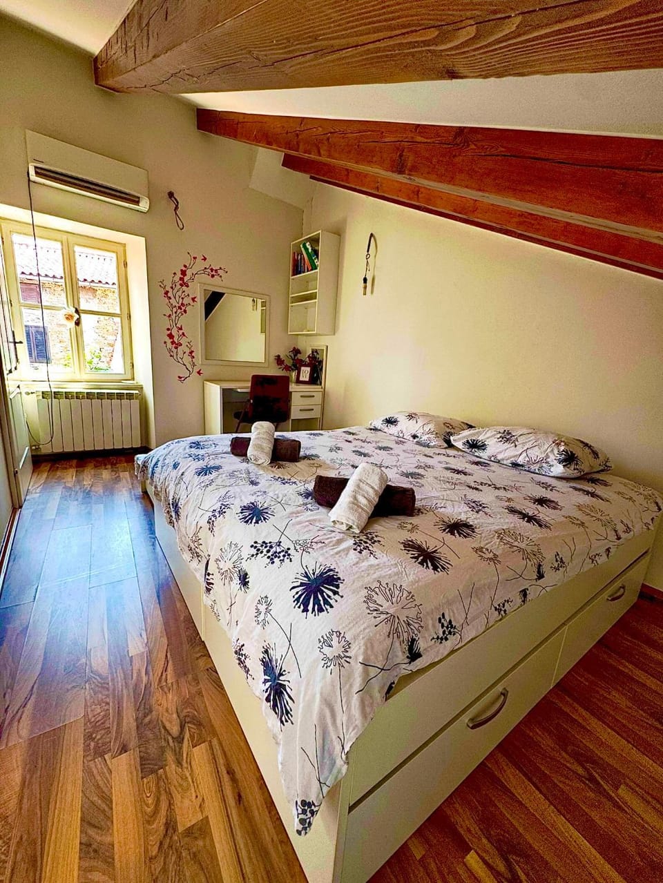 Photo of the whole room