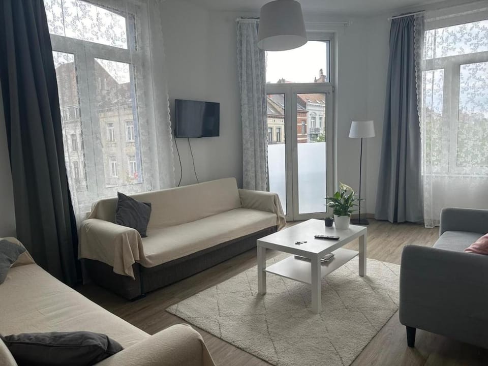 Midi Retreat Apartment in Saint-Gilles