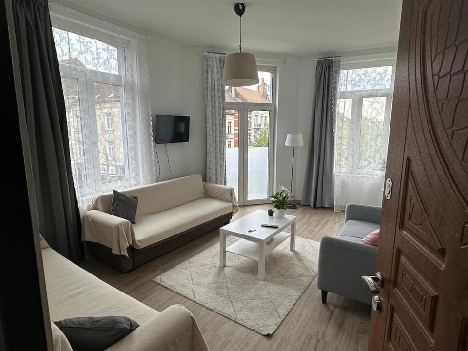 Midi Retreat Apartment in Saint-Gilles