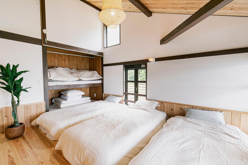 Photo of the whole room, Bedroom