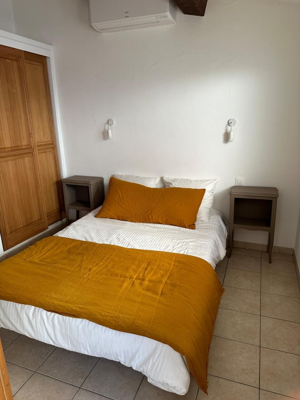 Bed, Photo of the whole room, Bedroom, wardrobe