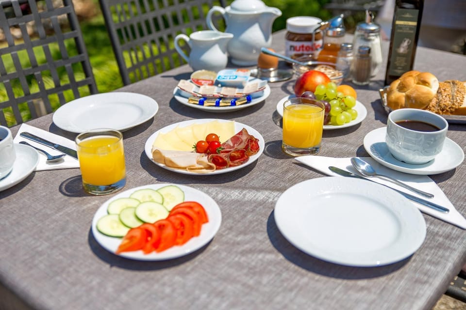 Breakfast, Continental breakfast