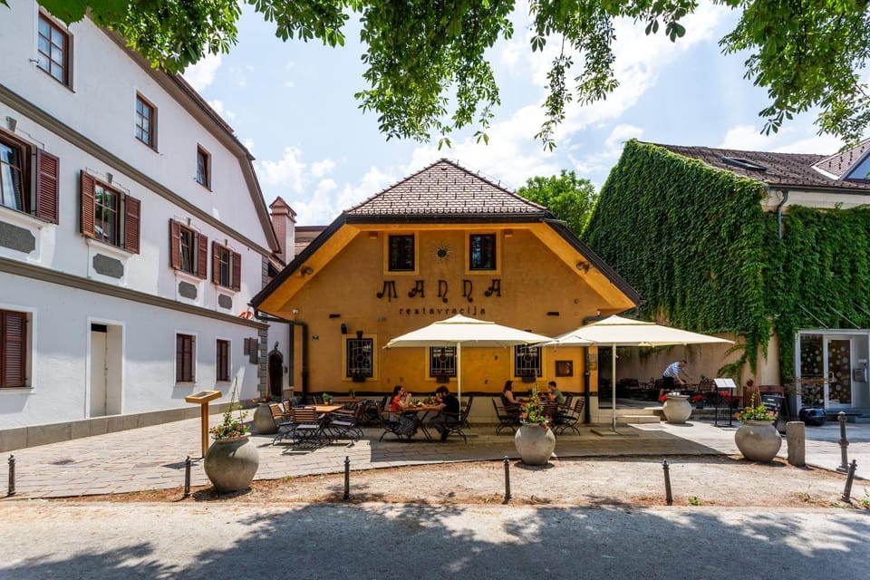 Property building, Patio, Day, Balcony/Terrace, Location, group of guests