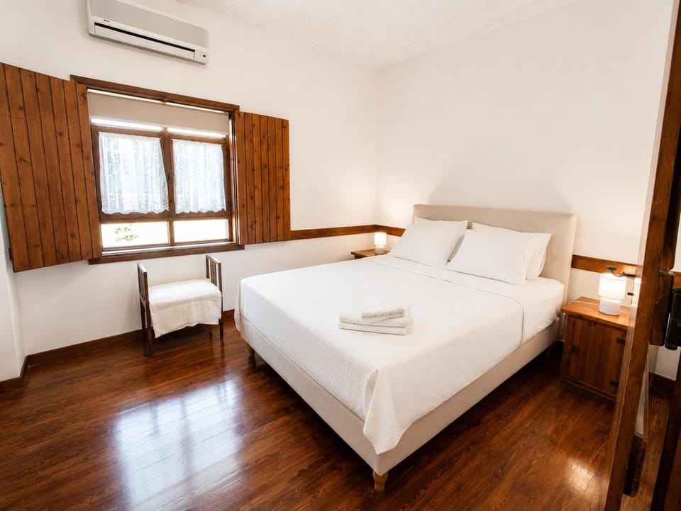 Bed, Photo of the whole room, Bedroom, towels, wardrobe, air conditioner