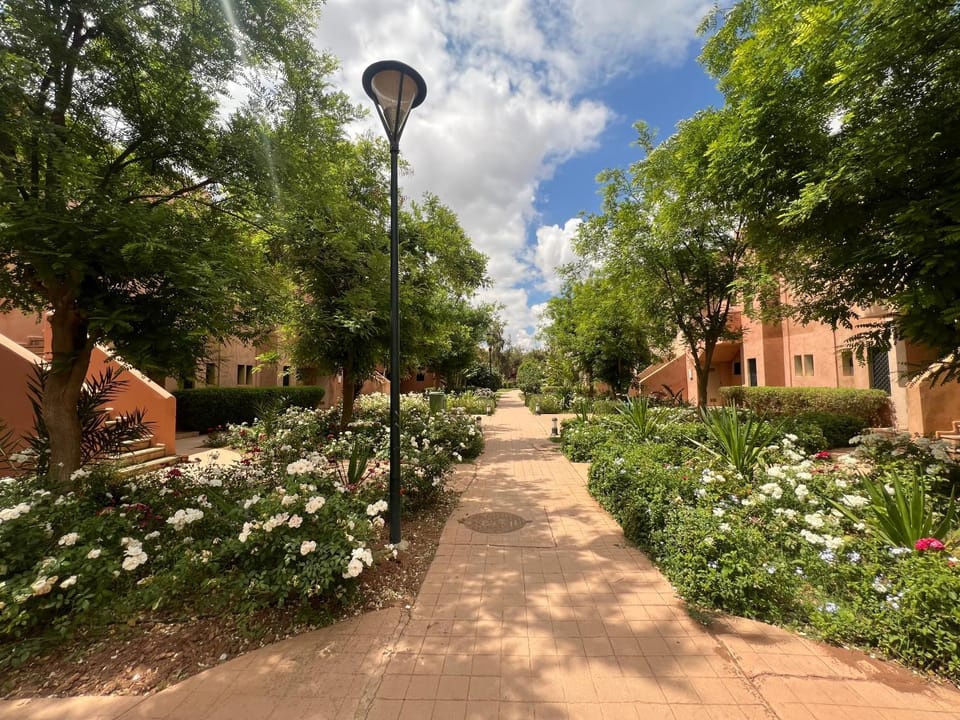 Neighbourhood, Natural landscape