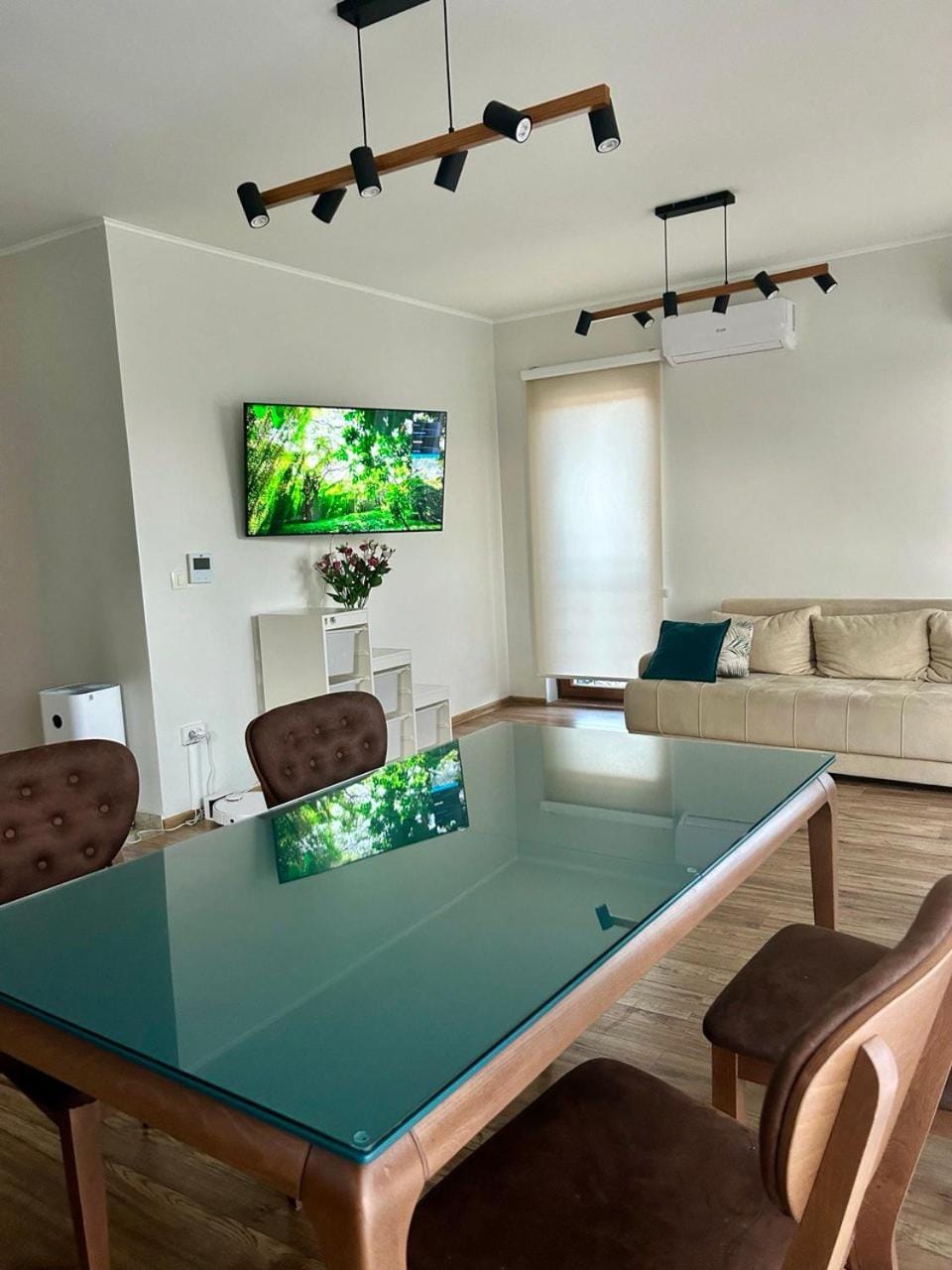Communal lounge/ TV room, TV and multimedia, Living room, Seating area, Dining area, Evening entertainment