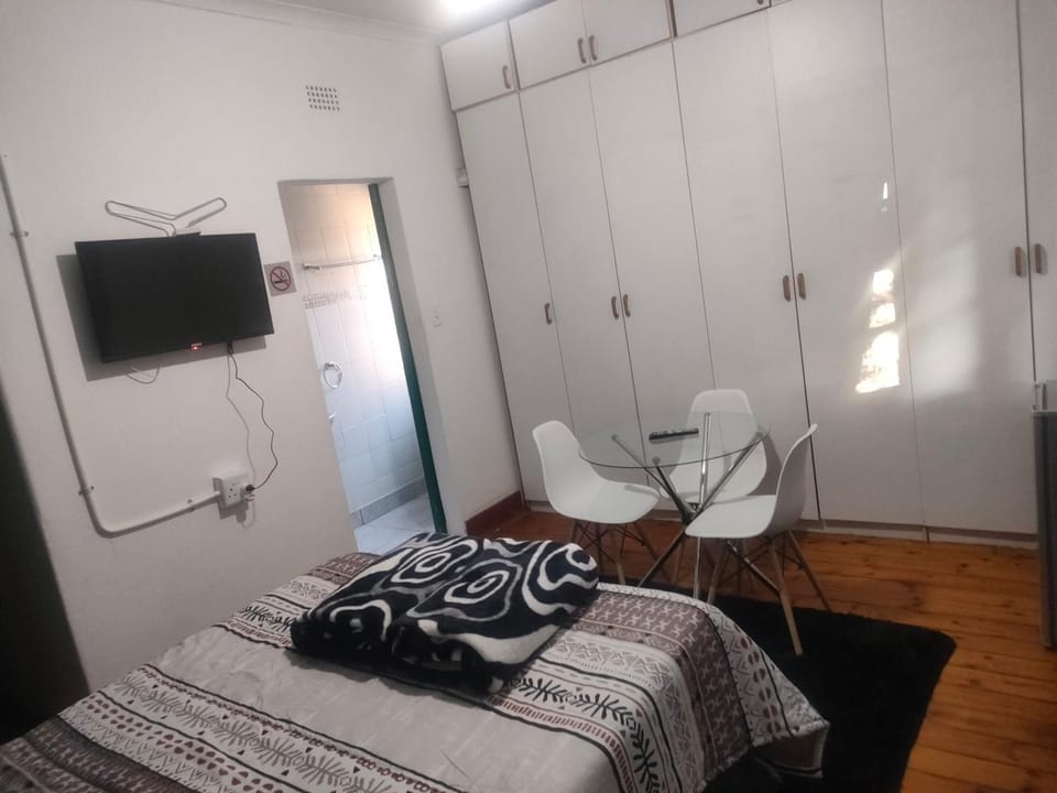 Guest house on barnes Bed and Breakfast in Johannesburg