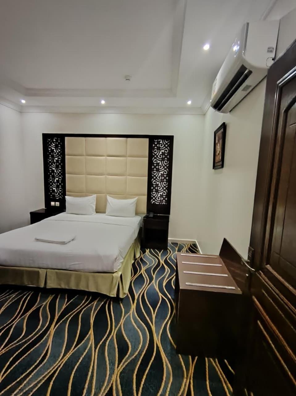 Bed, Photo of the whole room, Bedroom, wardrobe