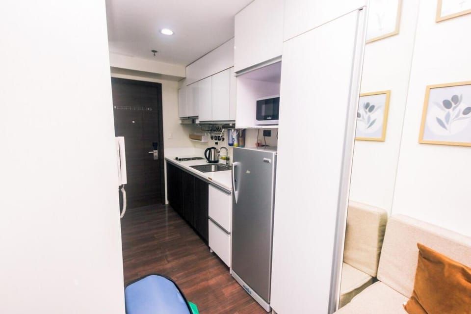 Netflix & Chill Stylish Makati condo gym swim park internet fast 2474 Apartment in Pasay
