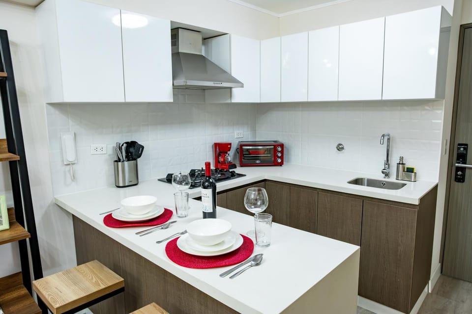 Coffee/tea facilities, Kitchen or kitchenette, stove, toaster
