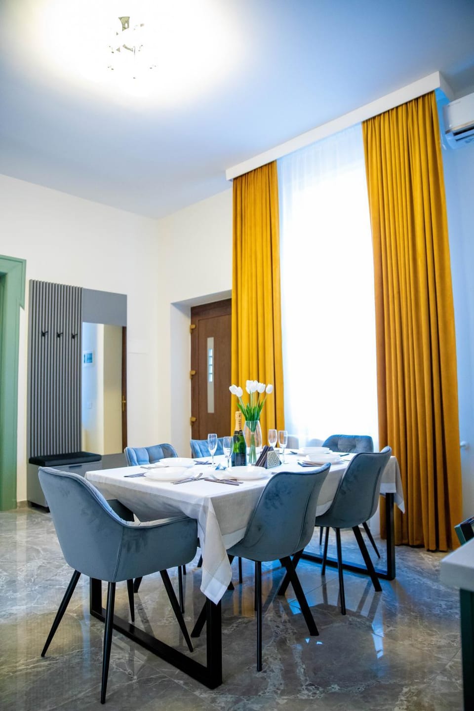 Living room, Dining area