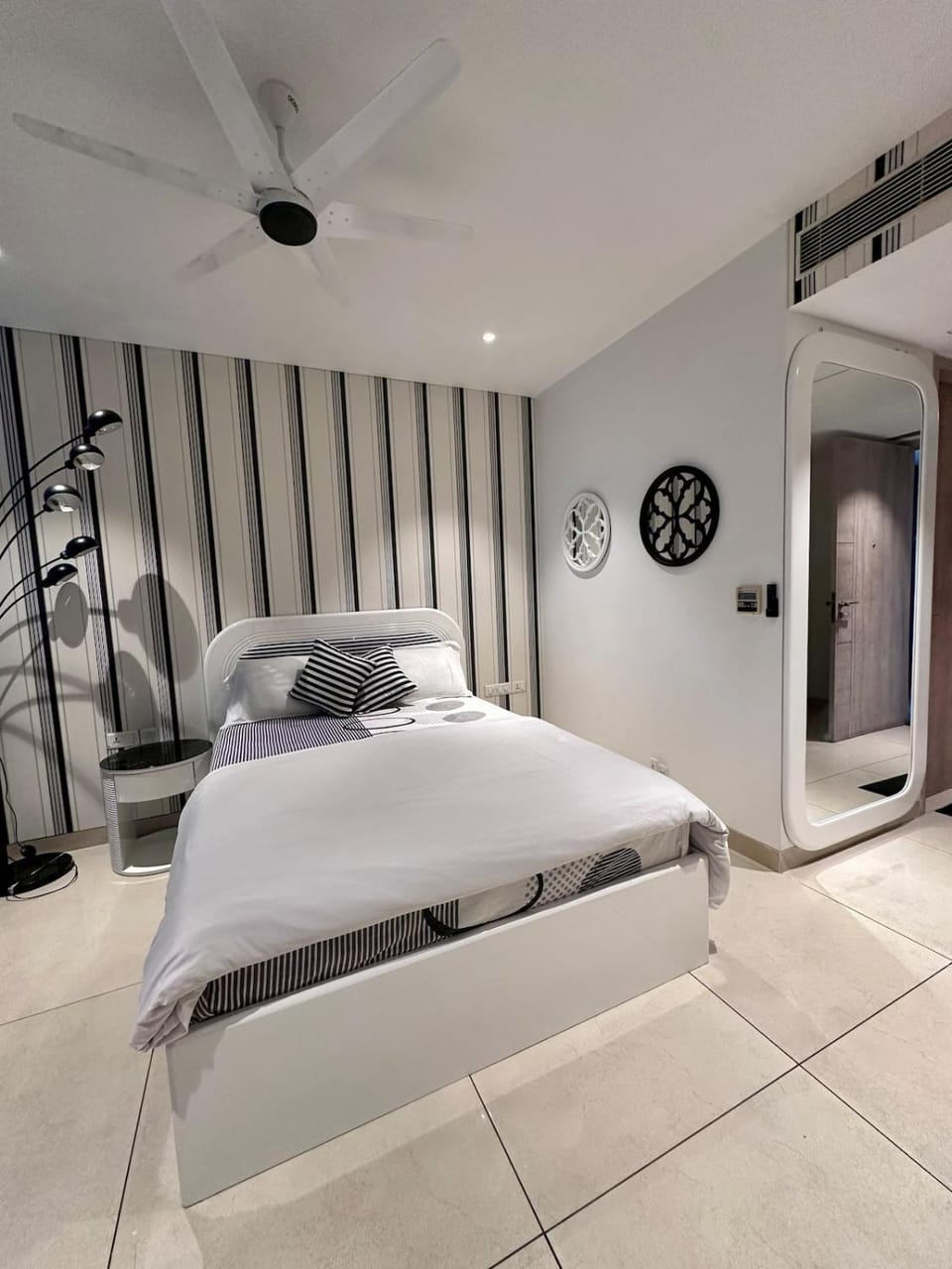 Zebra Luxe Loft Studio with patio Apartment in Gurugram
