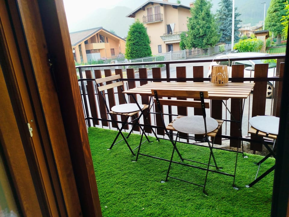 Patio, Natural landscape, Balcony/Terrace, Garden view, Mountain view