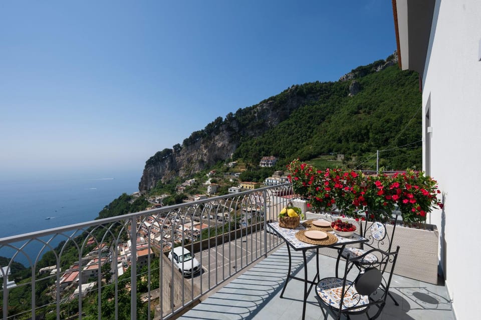 View (from property/room), Balcony/Terrace, Dining area, Sea view