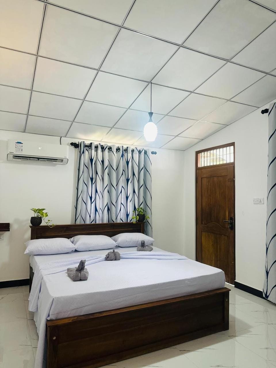 Bed, Bedroom, air conditioner