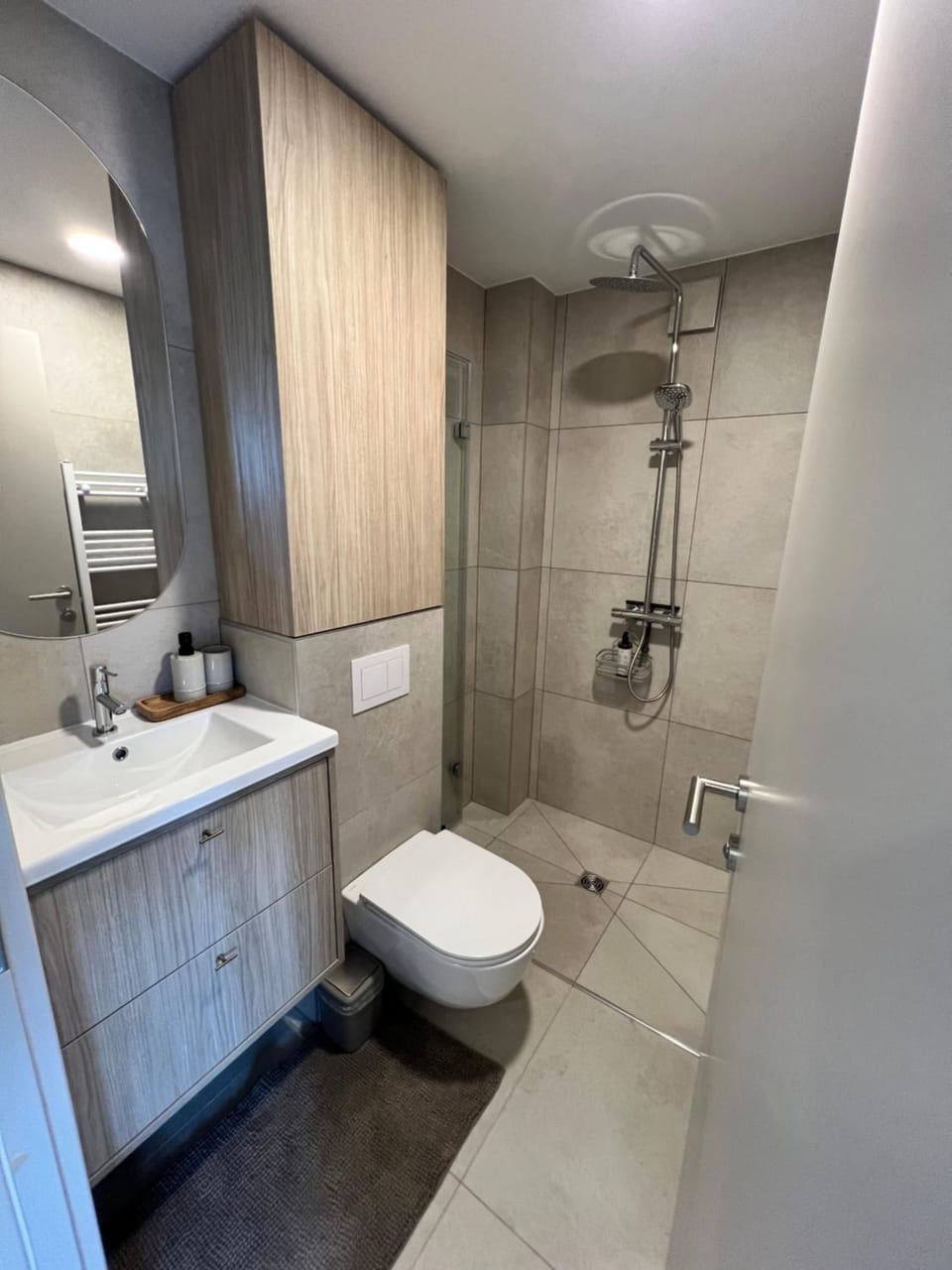 Shower, Toilet, Bathroom, towels