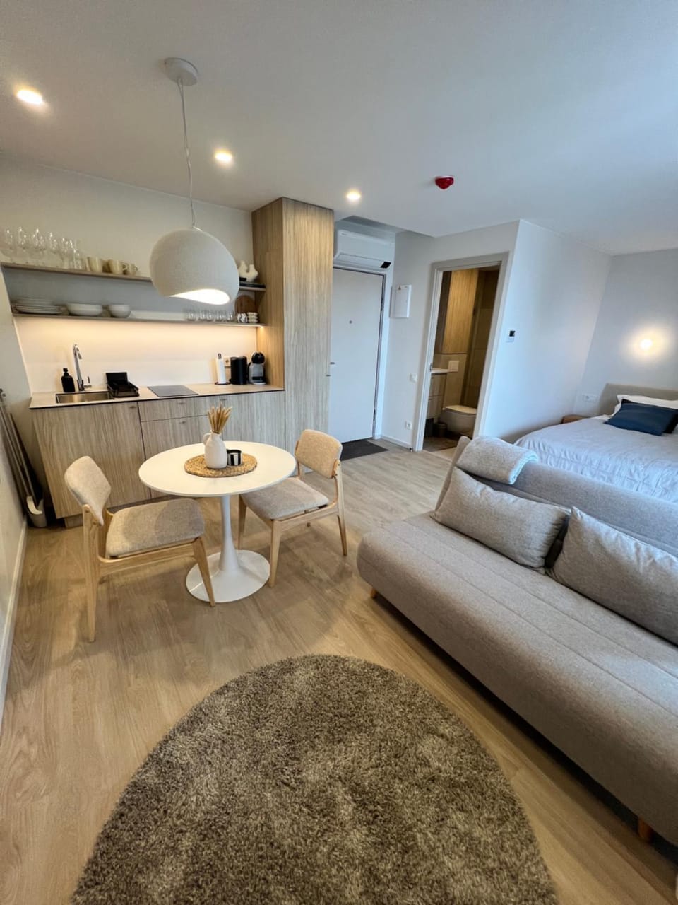 Bed, Kitchen or kitchenette, Living room, Photo of the whole room, Seating area, Dining area, Bedroom, wardrobe