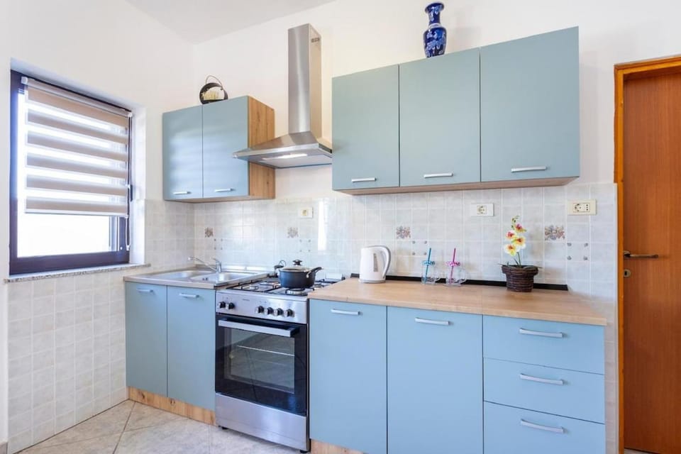 Kitchen or kitchenette, dishwasher, pet friendly, stove