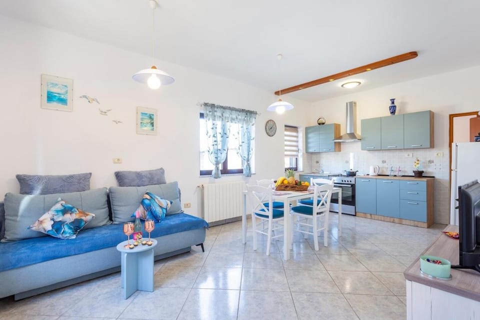TV and multimedia, Kitchen or kitchenette, Living room, Seating area, Dining area, dishwasher, pet friendly, stove