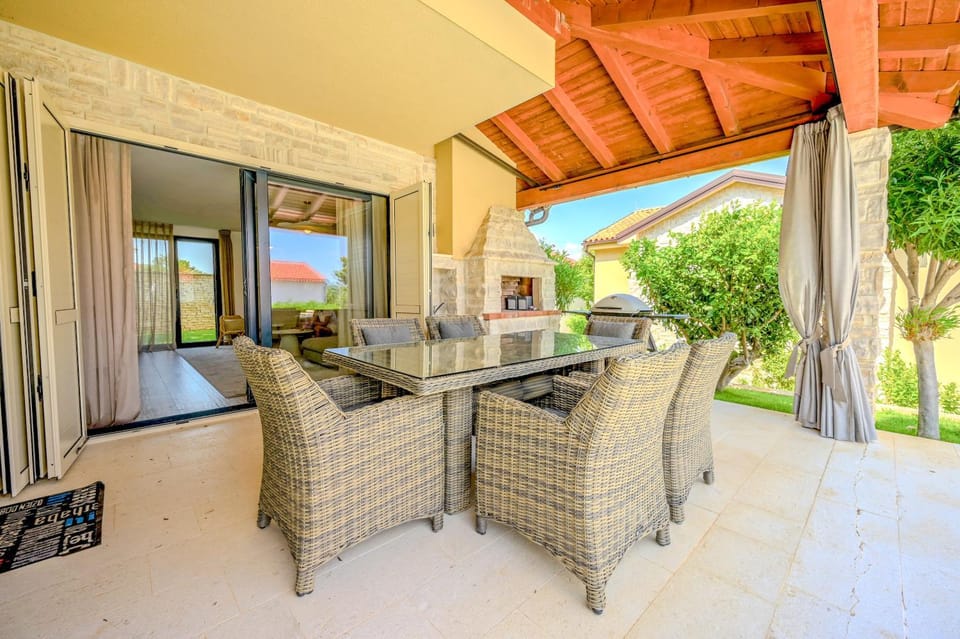 Patio, View (from property/room), Balcony/Terrace