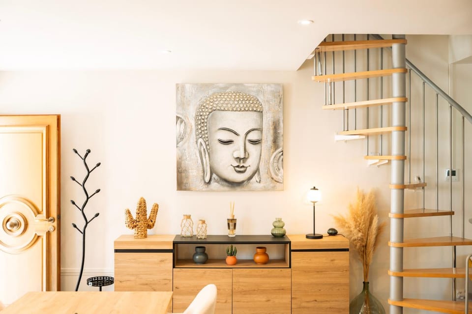 Living room, Decorative detail, internet, air conditioner
