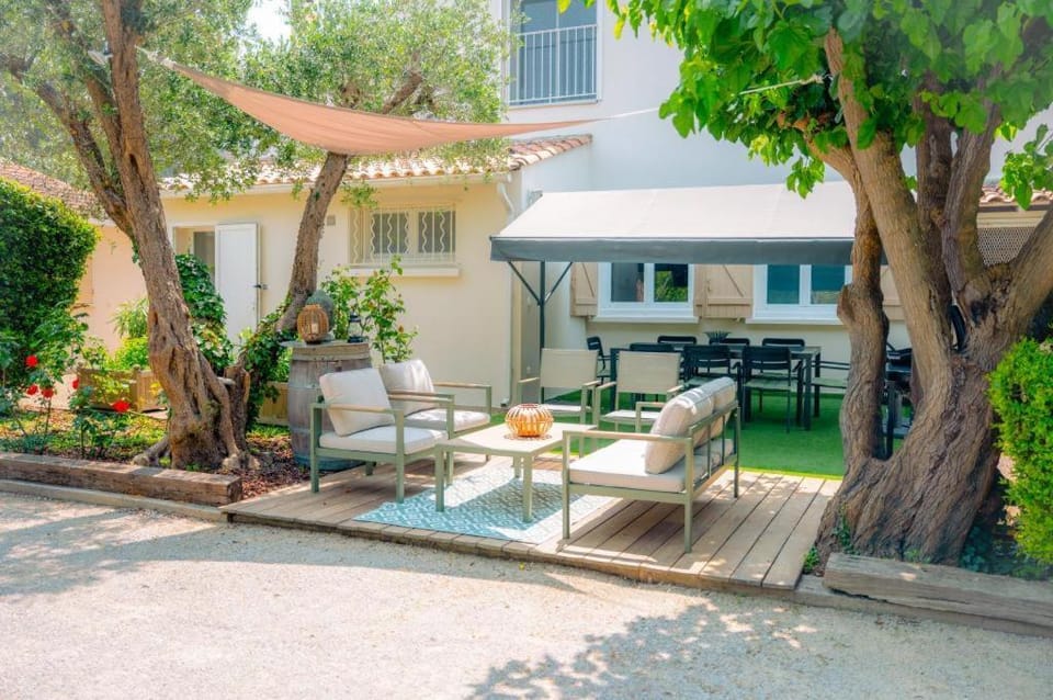 Patio, Spring, Day, Garden, Balcony/Terrace, Living room, Dining area, Garden view