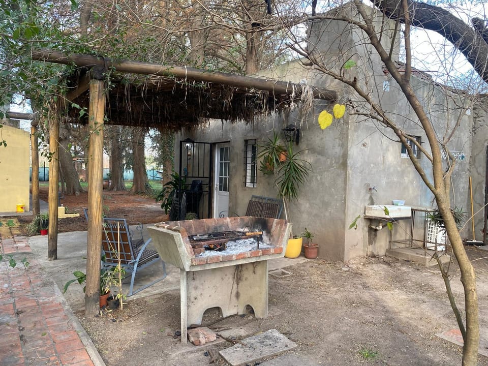 Property building, Patio, Day, BBQ facilities, Garden