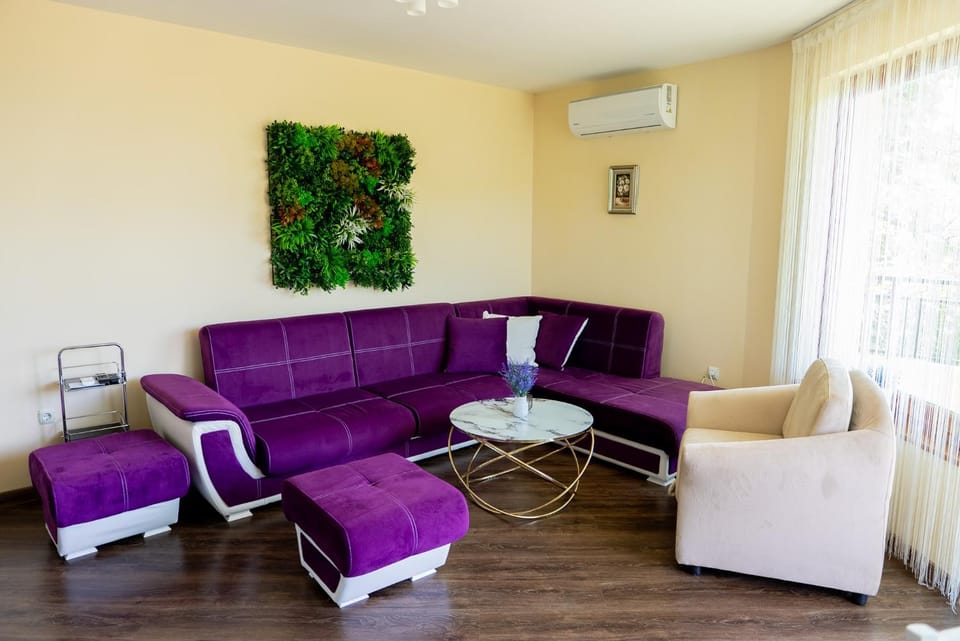 Living room, Seating area, air conditioner