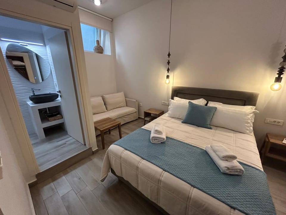 Bedroom, towels