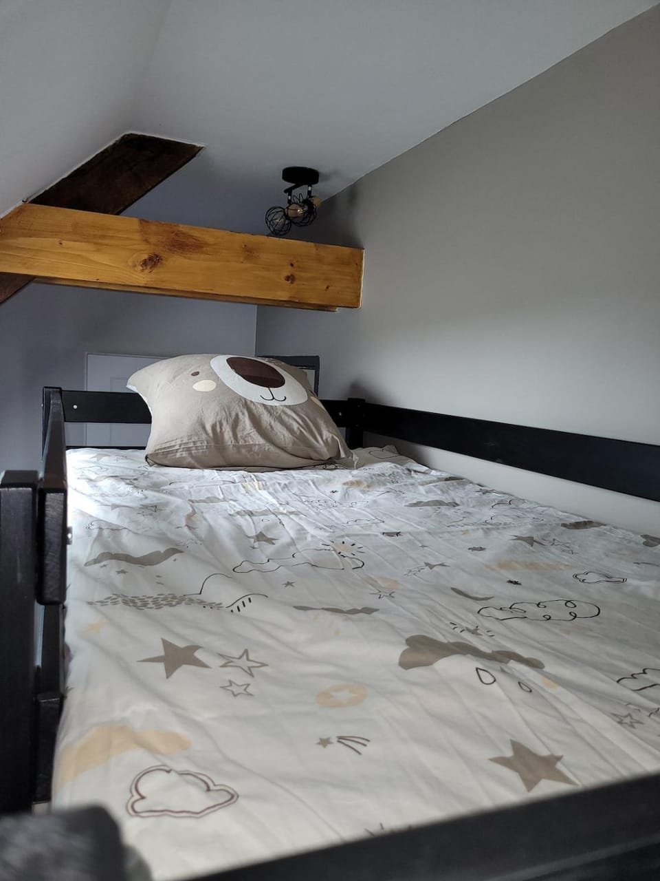 Bedroom, bunk bed