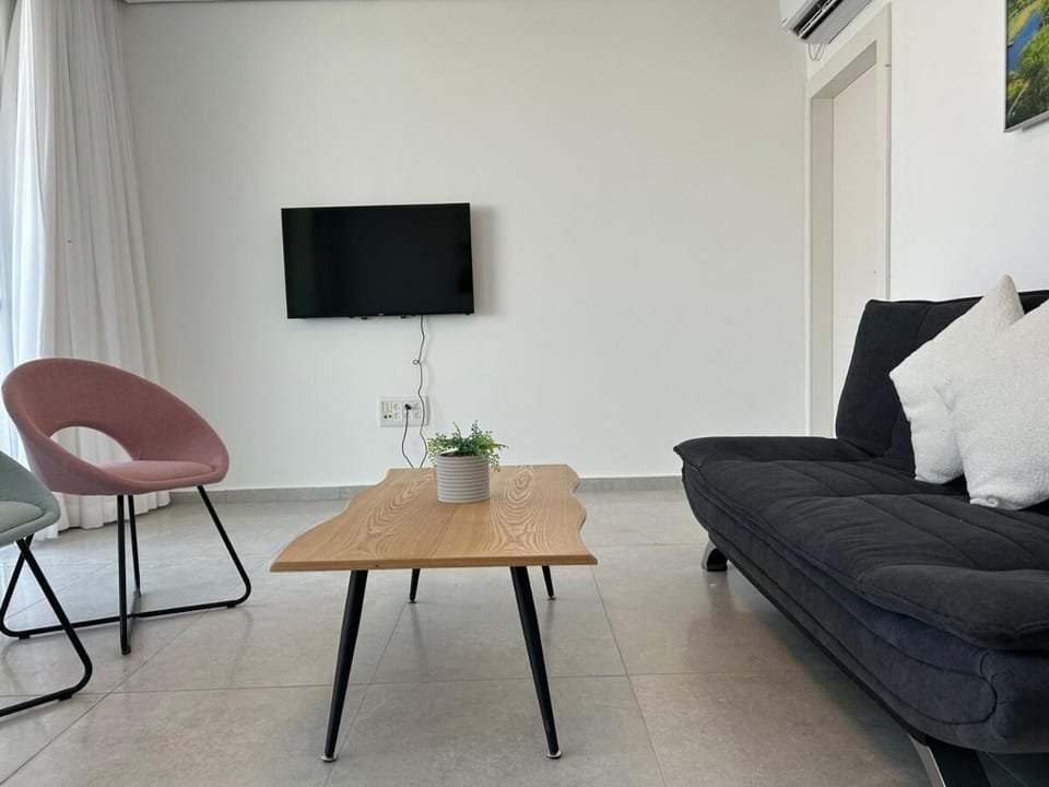 Moonlight Suite Apartment in South District