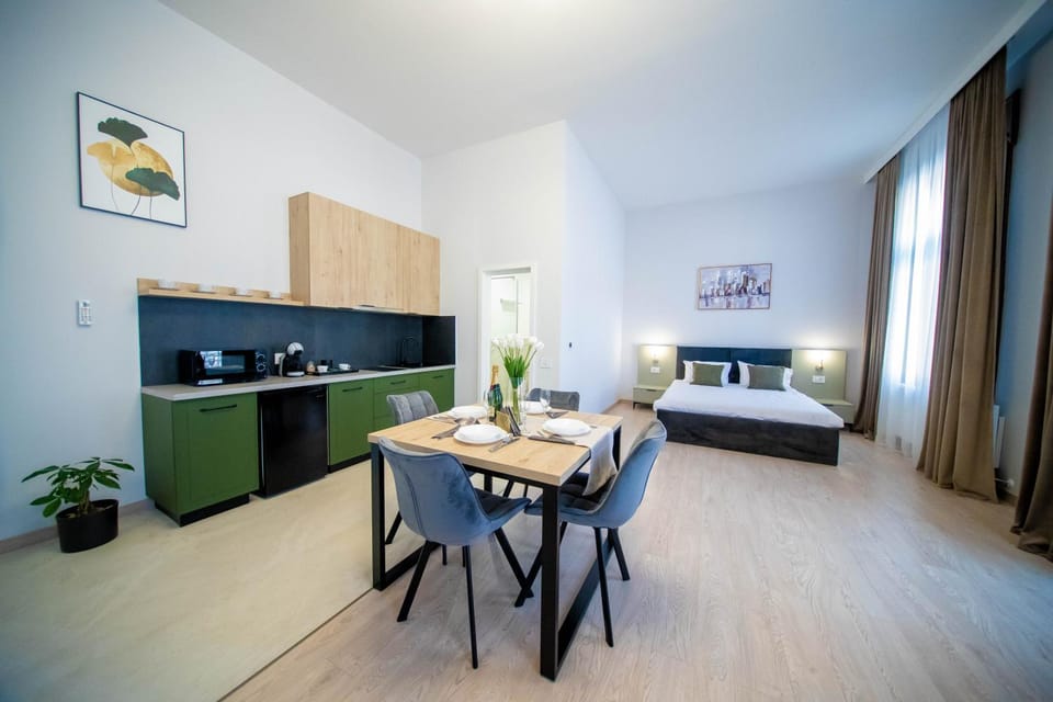 Kitchen or kitchenette, Dining area, Bedroom