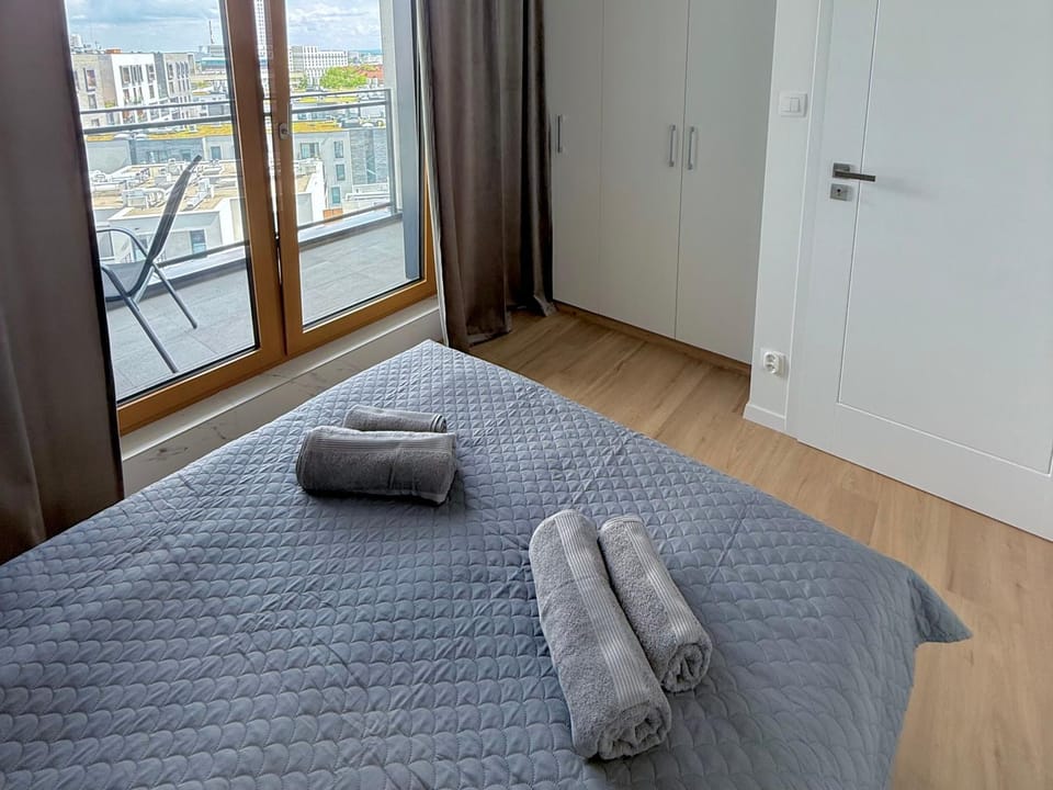 View (from property/room), Balcony/Terrace, Bedroom, towels
