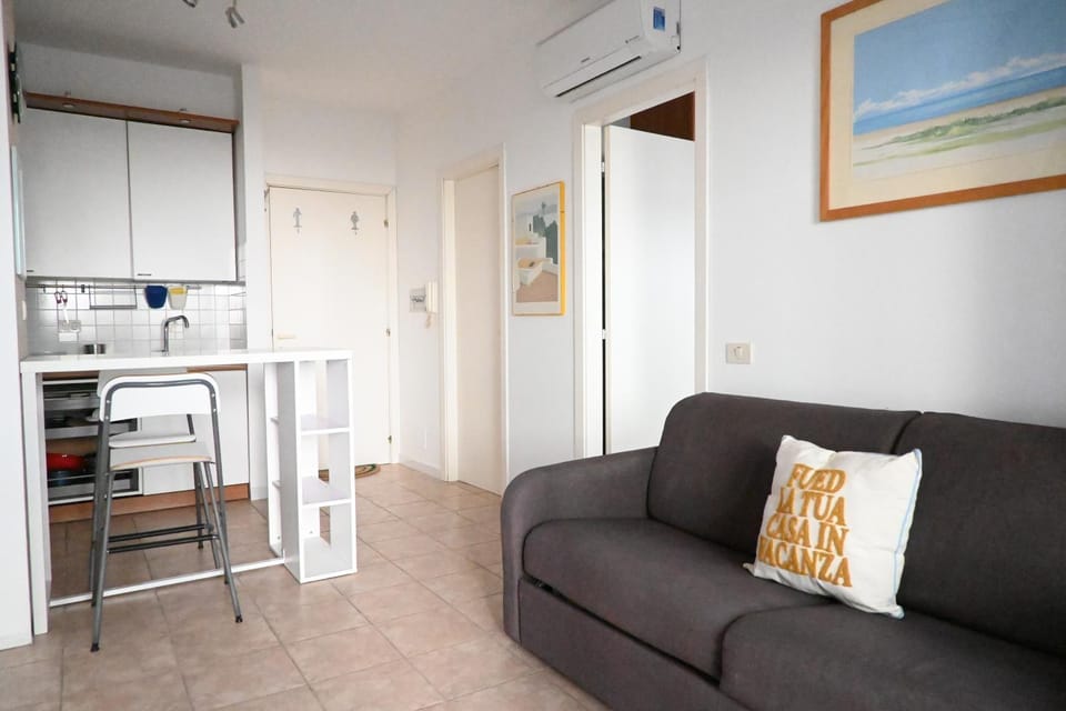 SE186 - Senigallia, bilocale con cortile e posto auto Apartment in Senigallia