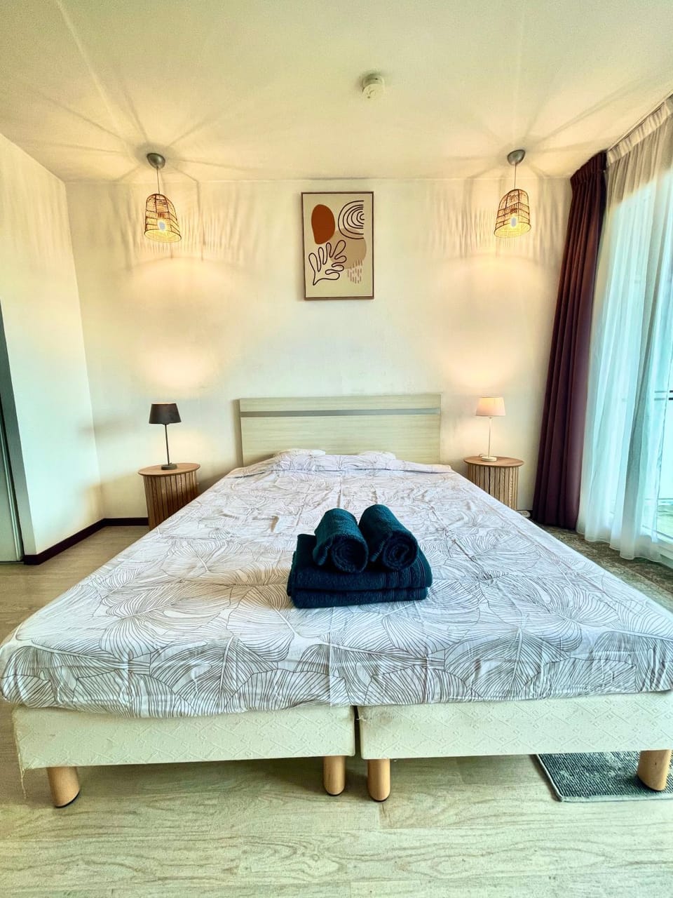 Bed, Bedroom, towels