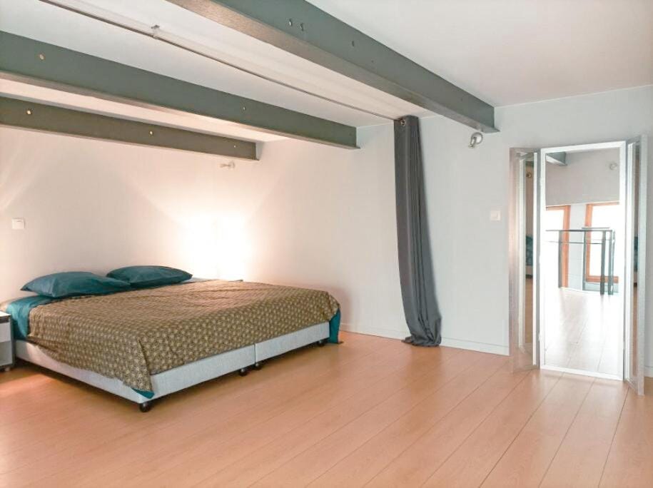 Bed, Photo of the whole room, Bedroom