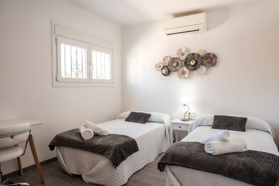 Bed, Photo of the whole room, Bedroom, towels, air conditioner