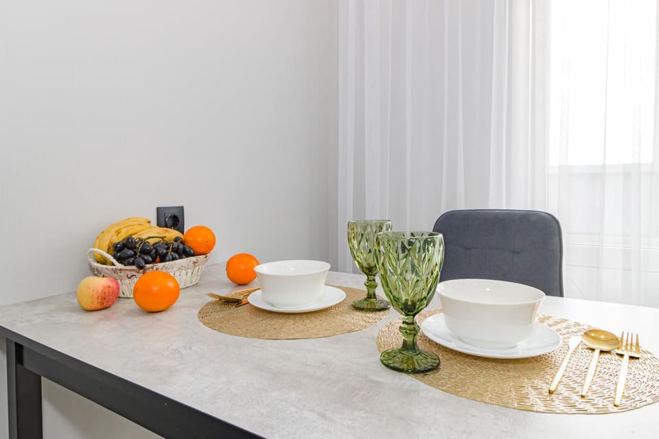 Living room, Food and drinks, Seating area, Dining area, Food