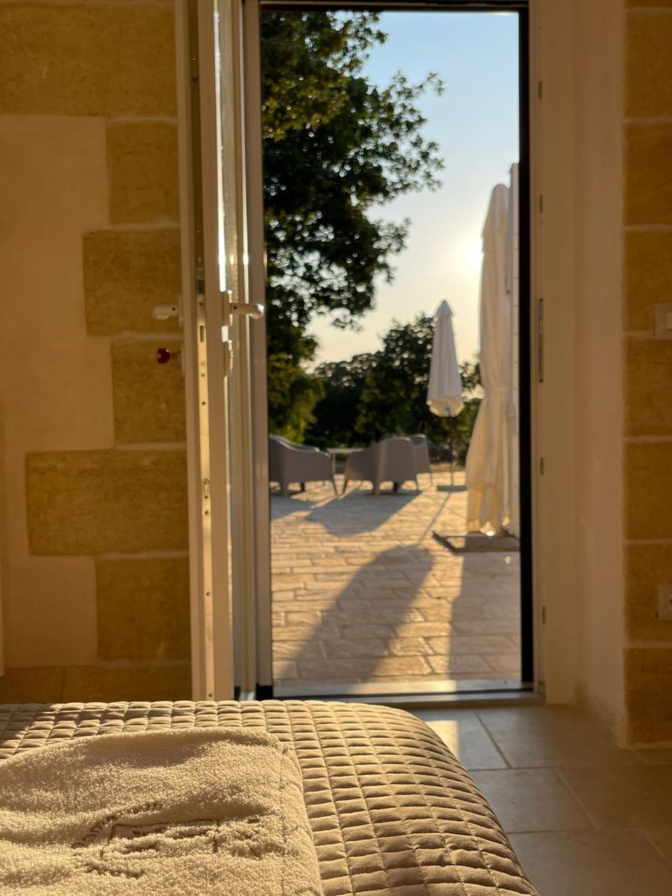 Patio, Bed, Day, Natural landscape, Garden, View (from property/room), Balcony/Terrace, Bedroom, sunbed